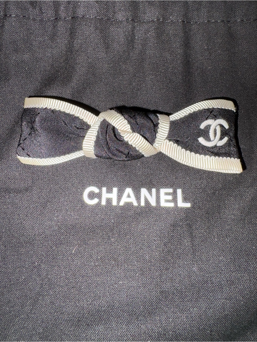 CHANEL 25V Silk Jacquard CC Bow Barrette ULTRA CHIC - Black & Ecru Ivory AA9921